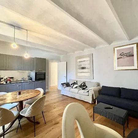 New Stylish 3-room On Lungarno Apartment