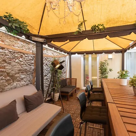 Pinti Patio Apartment *