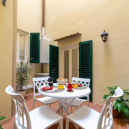 Casa Lorenzo With A Quiet Tiny Patio Διαμέρισμα