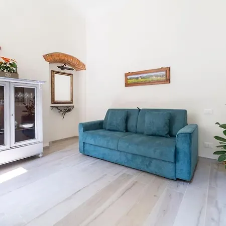 Casa Lorenzo With A Quiet Tiny Patio Appartamento *