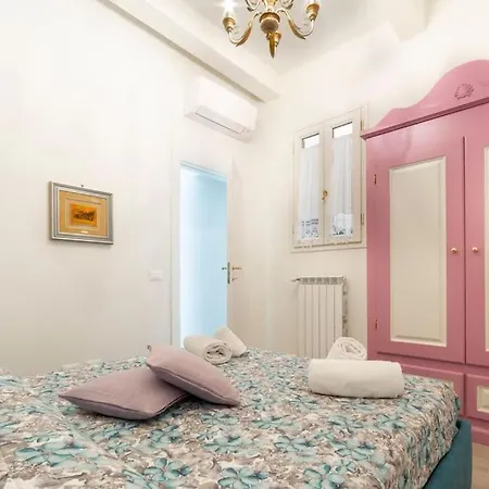 Appartamento Casa Lorenzo With A Quiet Tiny Patio Firenze