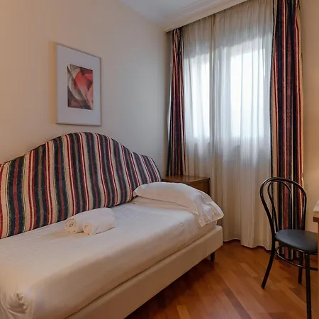 Hotel Laurus Al Duomo 4*