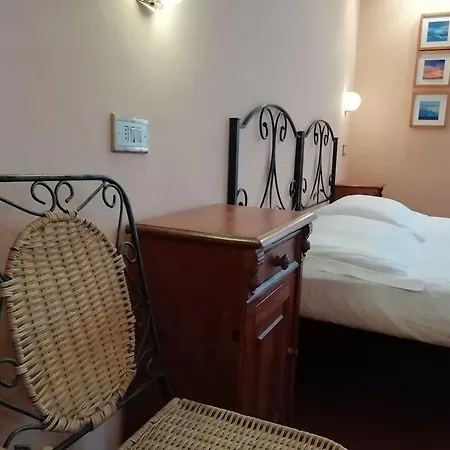 Genesi Ξενοδοχείο 2*