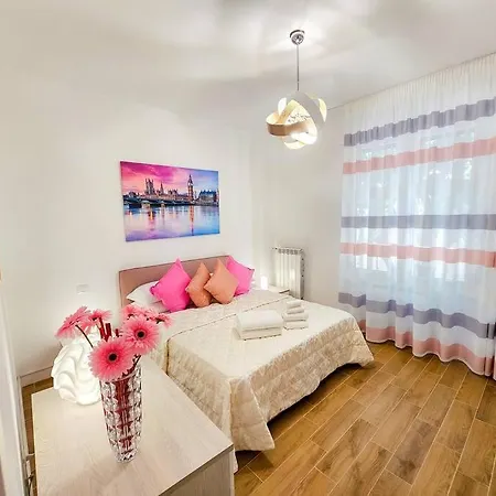 Bravo Horse Modern In Apartment Florence