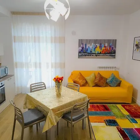 Bravo Horse Modern In Apartment Florence