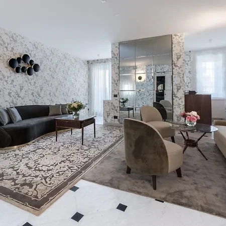 Apartment Palazzo Signoria Luxury 10- Giuditta Florence