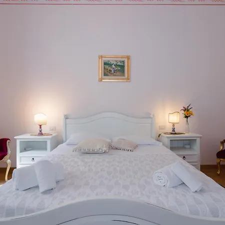Ghibellina Elegant With 4 Bedrooms Apartment *