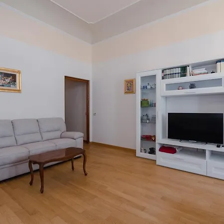 Ghibellina Elegant With 4 Bedrooms Apartment Florence