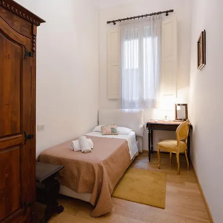 Ghibellina Elegant With 4 Bedrooms Apartment *