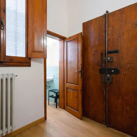 Ghibellina Elegant With 4 Bedrooms Apartment