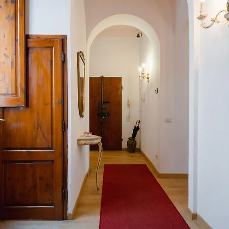 Ghibellina Elegant With 4 Bedrooms Apartment Florence