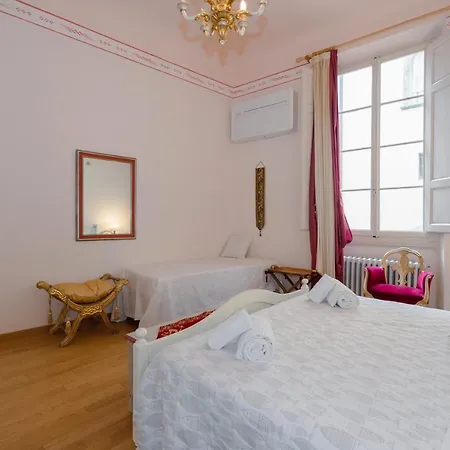 Ghibellina Elegant With 4 Bedrooms * Florença