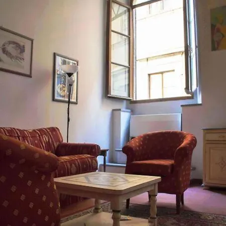 Central Florence, Cathedral 2-4-6 People Apartment