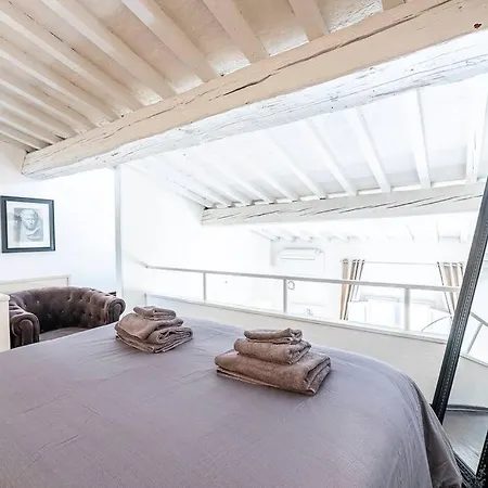 Apartment Ponte Vecchio Loft Ampio Ed Elegante