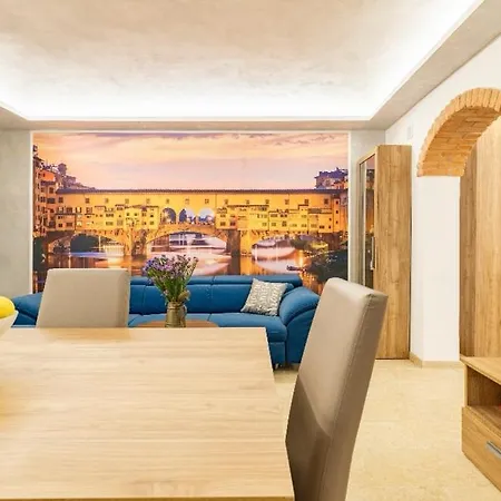 Apartment Da Laura A Ponte Vecchio Florence