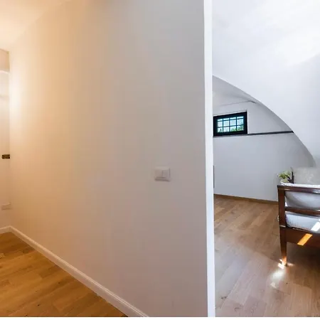 Apartment Lame32a *