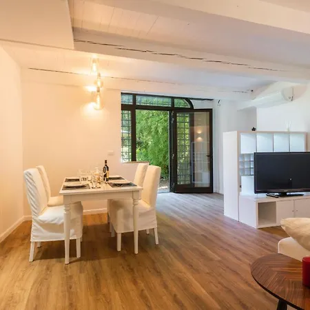 Apartment Lame32a