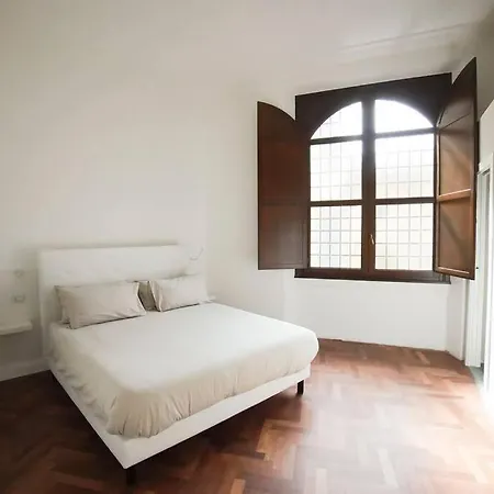 5 Min Duomo - Novella Boutique - Parcheggio Apartment
