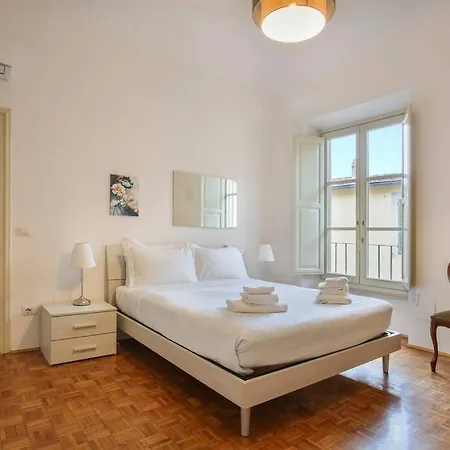 Palazzo Borghese 2 Bedroom *