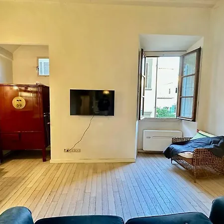 Apartment Near Ponte Vecchio: Luxury Flat