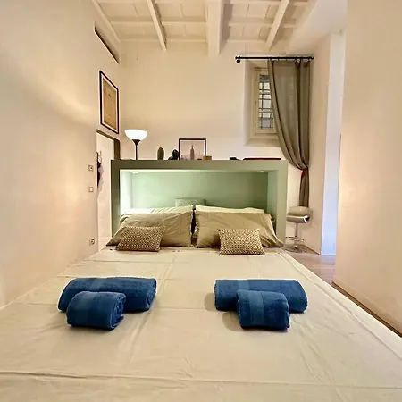 Near Ponte Vecchio: Luxury Flat Florence
