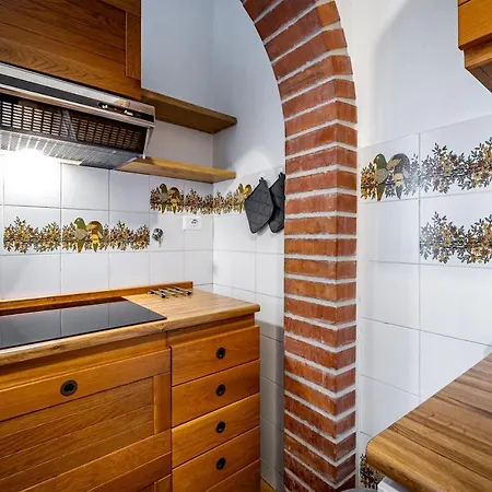 Yid Comfortable With Lift Apartment Florence