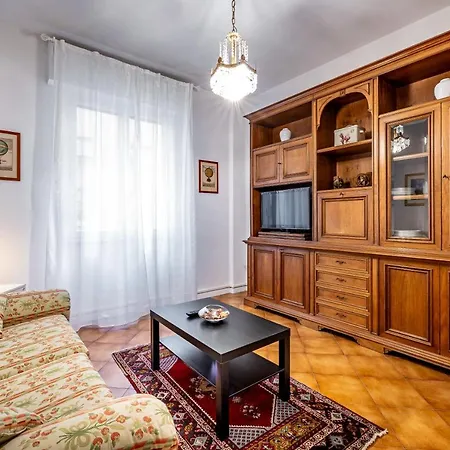 Yid Comfortable With Lift Apartamento Florencia