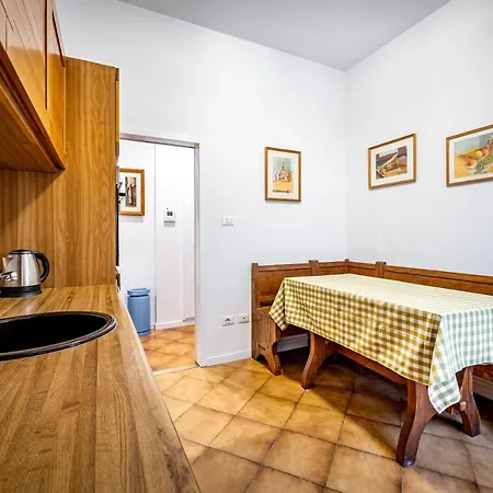 Yid Comfortable With Lift Apartment *