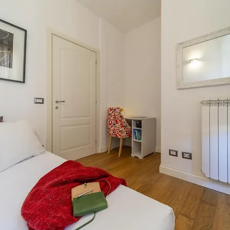 Bright Santa Croce Apartment *
