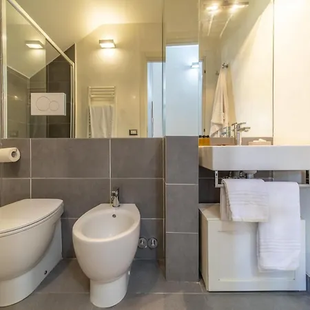 Bright Santa Croce Apartment Florence