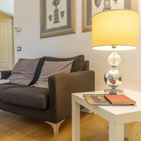 Bright Santa Croce Apartment *