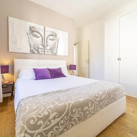 Bright Santa Croce Apartment Florence