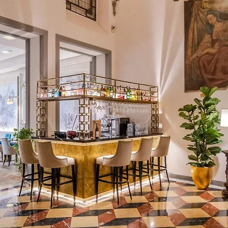 Golden Tower & Hotel Florencja