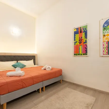 Pergola - 1 Bdr Flat With Inner Courtyard Apartment *