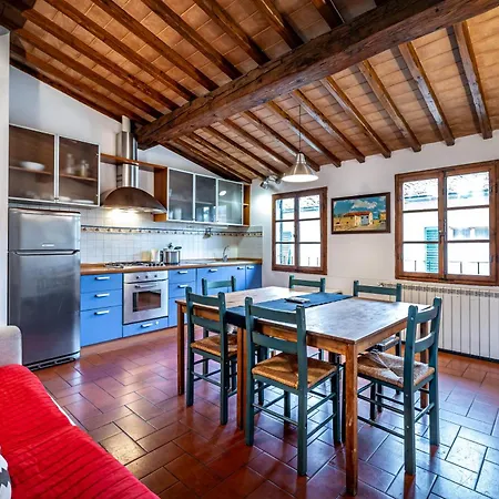 Roommo Oltrarno Apartment