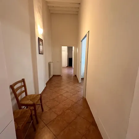 A Due Passi Dall'accademia Apartman