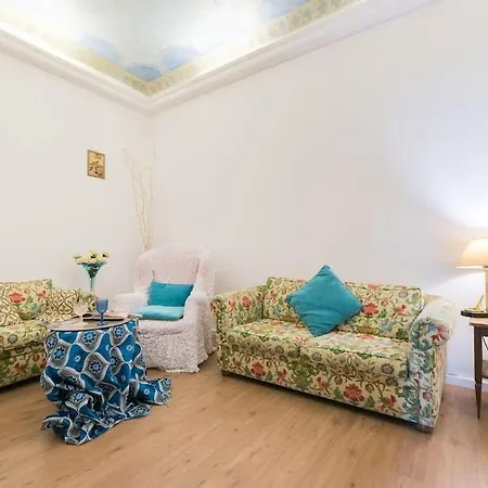 Borgognissanti 6 Apartment *