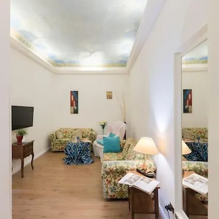 Apartment Borgognissanti 6