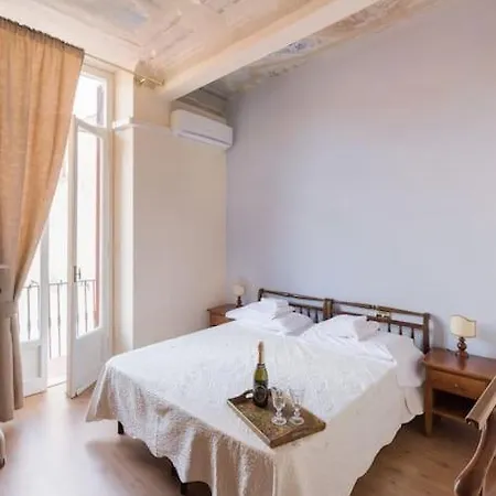 Apartment Borgognissanti 6 *