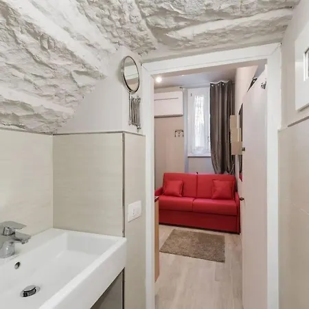 Apartment Keys Of Italy - Sreparata 24 Small - Cozy Nest Looks For Solo Traveller Florence