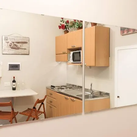 Apartment Keys Of Italy - Sreparata 24 Small - Cozy Nest Looks For Solo Traveller Florence
