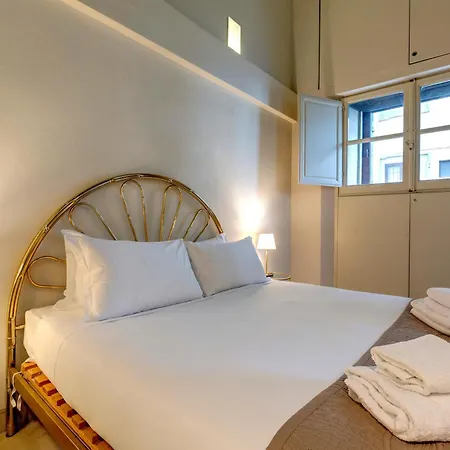 Apartment Gold