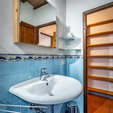 Roommo Oltrarno Apartment