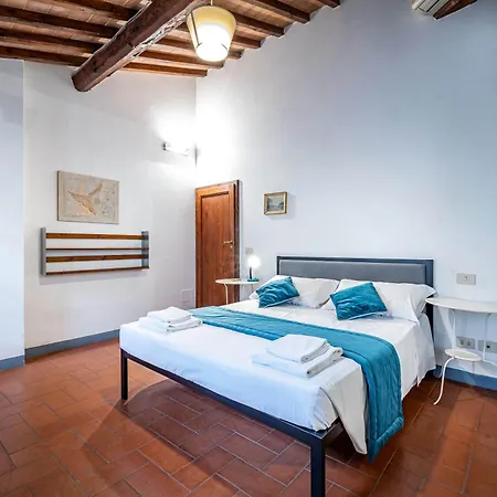 Roommo Oltrarno *