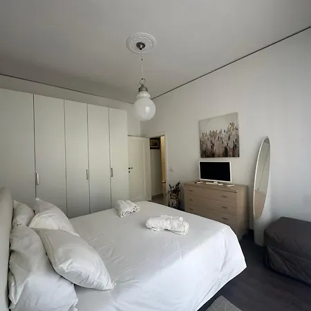 Modern River House Apartment *