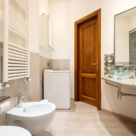 Pergola - 1 Bdr Flat With Inner Courtyard Apartment