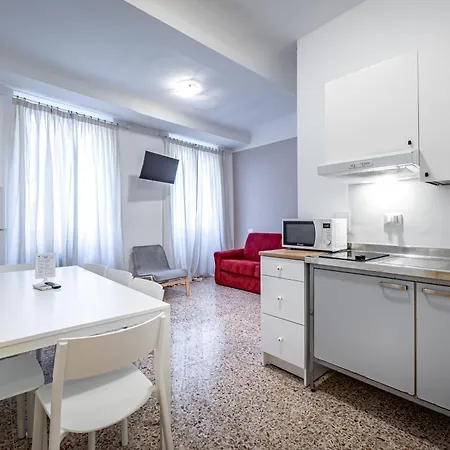 Yid Agnolo Three Bedroom In Appartamento *