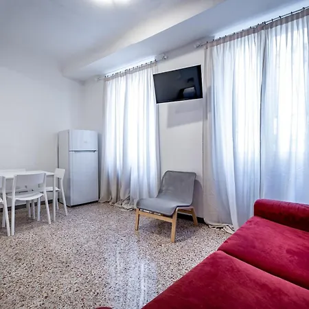 Yid Agnolo Three Bedroom In Appartamento *