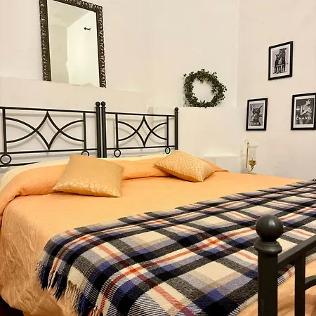 Il Segreto Di Via Laura - House In