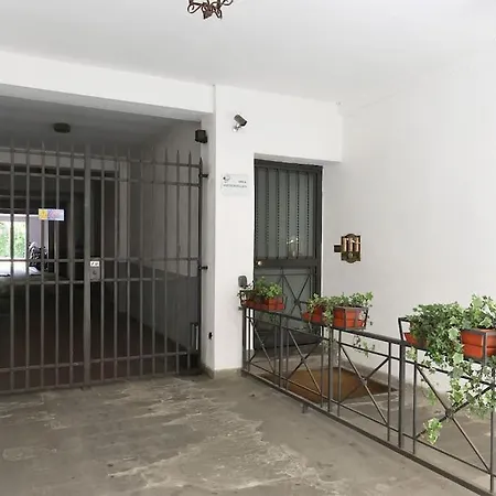 Borgognissanti 6 Apartment